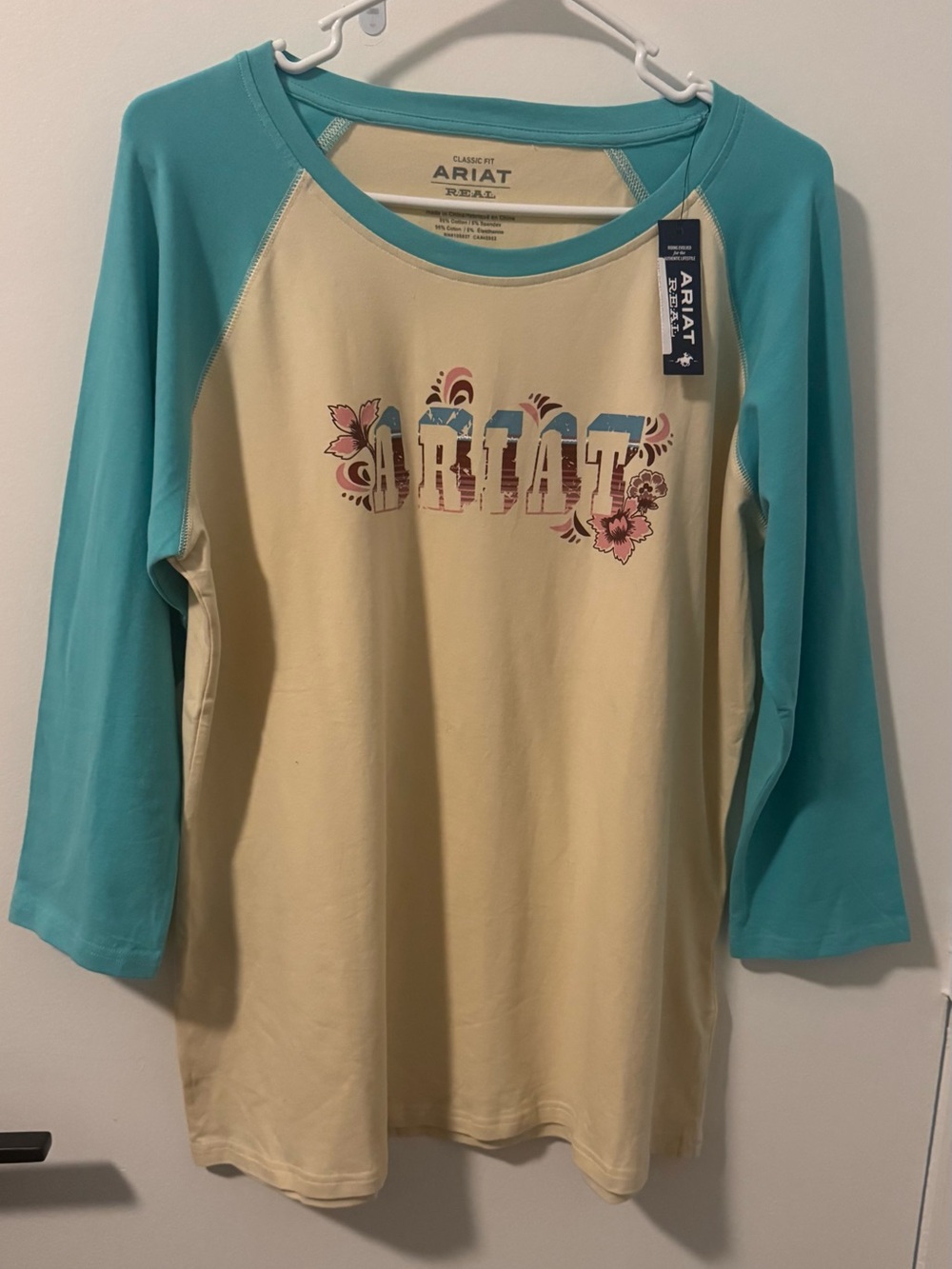 Ariat R.E.A.L Women's Serape Stripe Logo 3/4 Sleeve Raglan T-Shirt cream XL